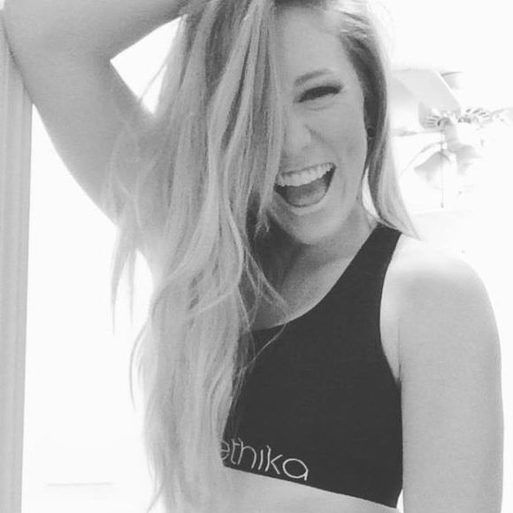 Meet your Posher, Steph - Picture 1 of 1